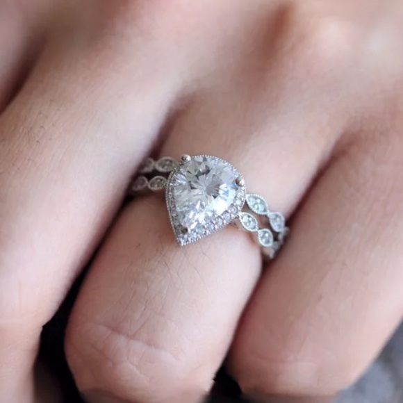 💍 Gorgeous Exquisite Tear Drop Bridal Ring Set 💍 - Picture 5 of 5